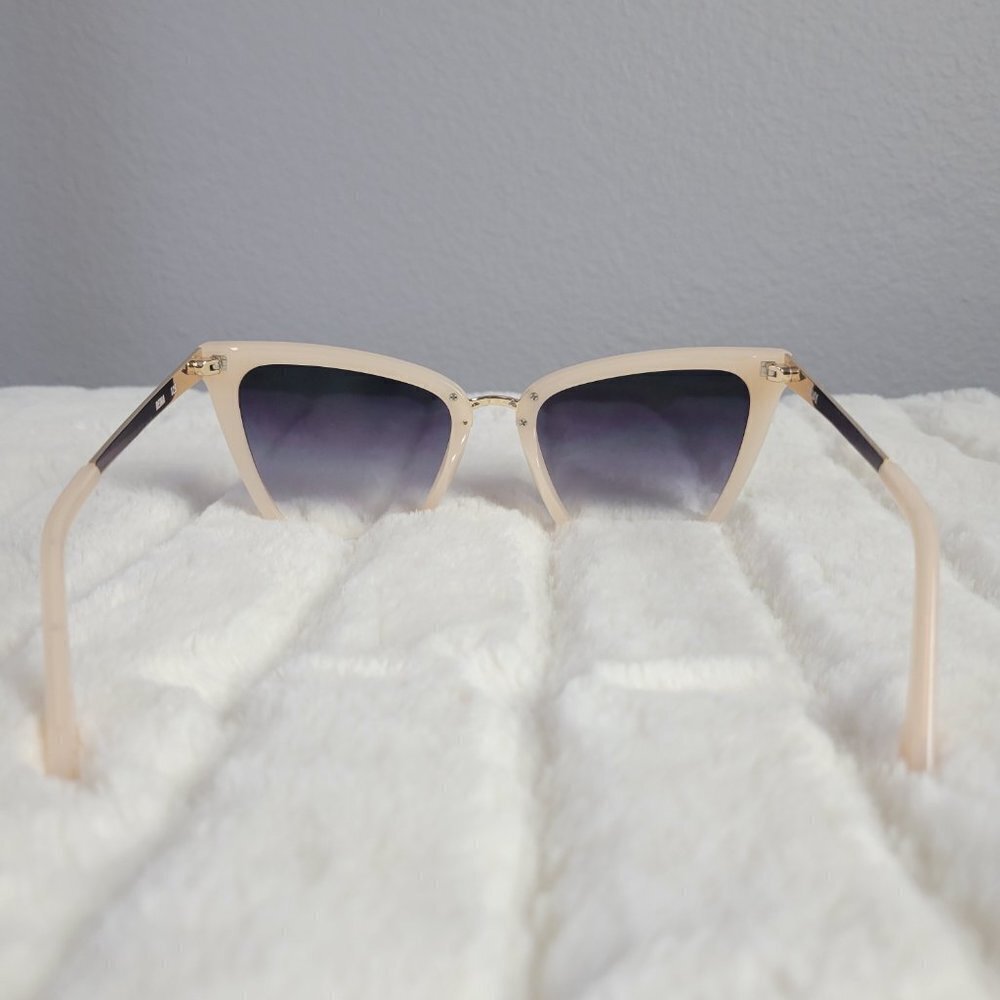 QUAY // ltd ed JLo collab creamy nude frame black/blue fade cateye full or mini - Picture 8 of 16